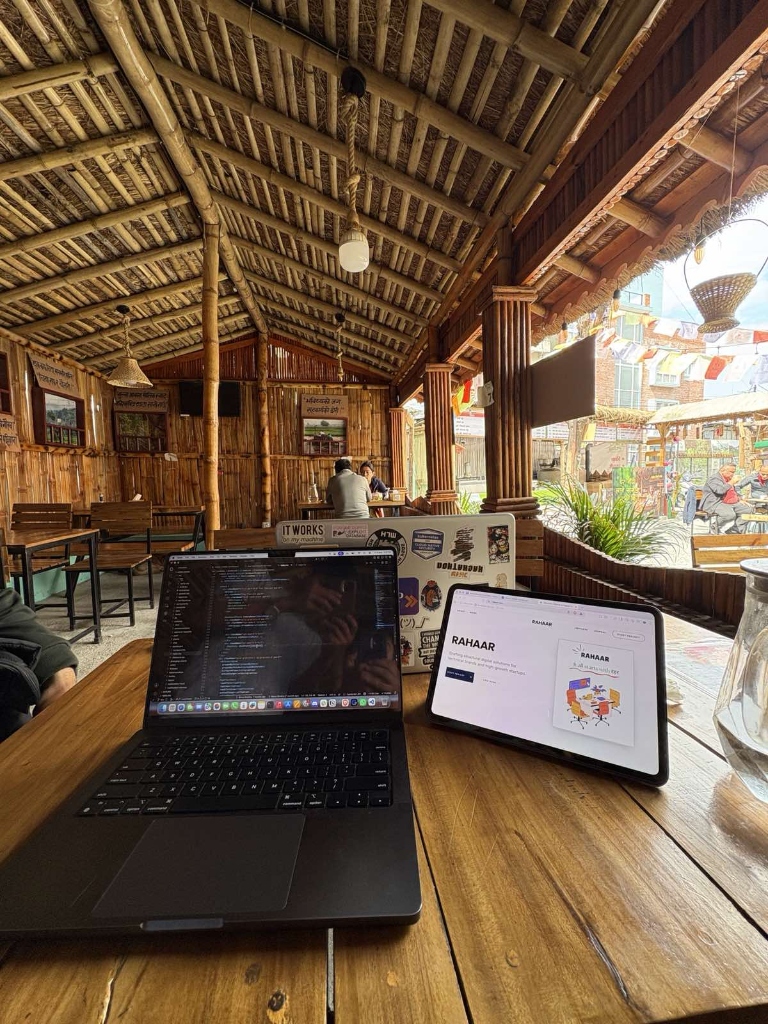MacBook and iPad Rahaar setup
